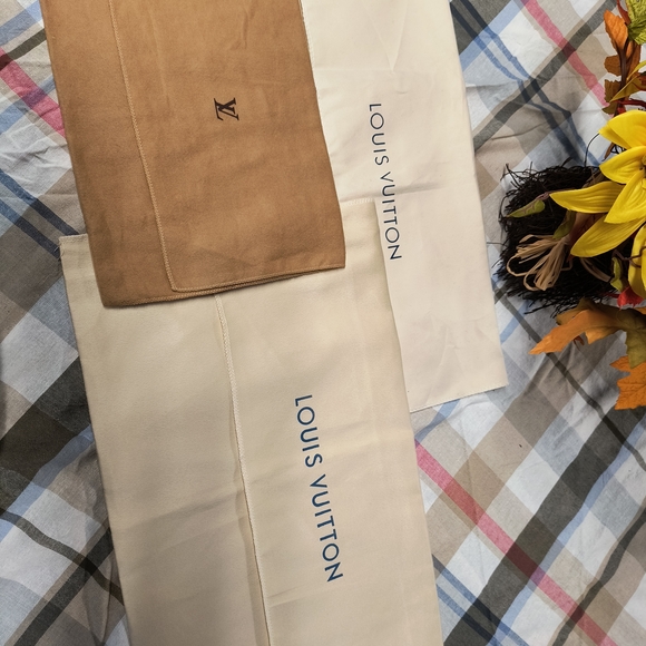 DEAL 🎁⛄🎉🌲Louis Vuitton Cream and Tan Dust Bags🎉🌲 - Picture 2 of 5